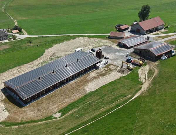 Solar panel on a poultry farm in Le Cret, Fribourg - Image 2