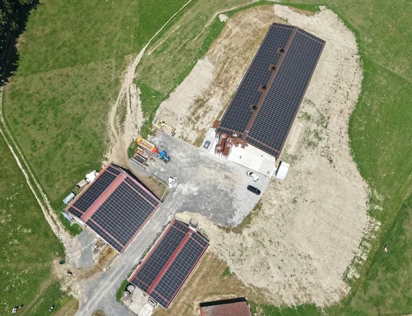 Solar panel on a poultry farm in Le Cret, Fribourg - Image 3
