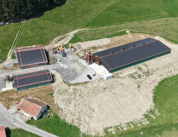 Solar panel on a poultry farm in Le Cret, Fribourg - Image 4