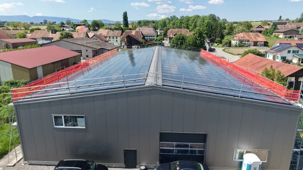 Solar panel on a warehouse in Missy, Vaud - Image 2