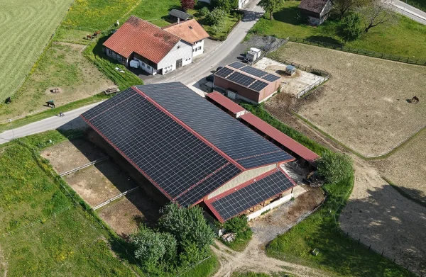 Solar panel on an equestrian farm in Tatroz, Fribourg - Image 3