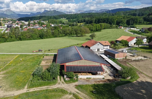 Solar panel on an equestrian farm in Tatroz, Fribourg - Image 4